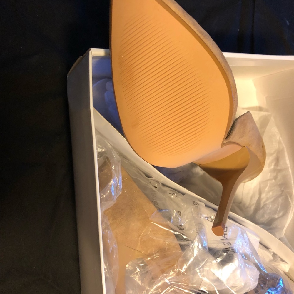 Suede Pumps! - Picture 3 of 7